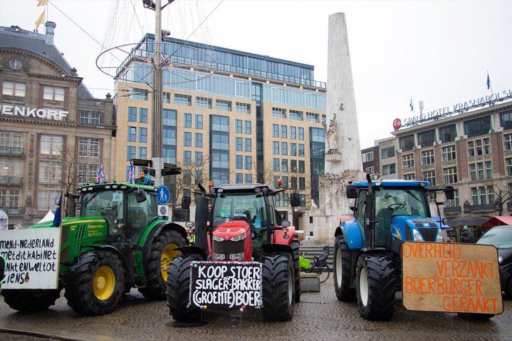 Hollanda'da çiftçilerden hükümetin tarım politikasına protesto G4