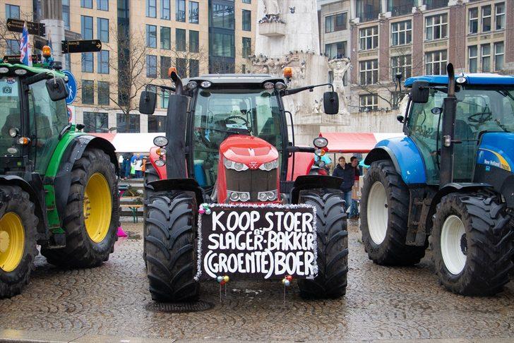 Hollanda'da çiftçilerden hükümetin tarım politikasına protesto G5