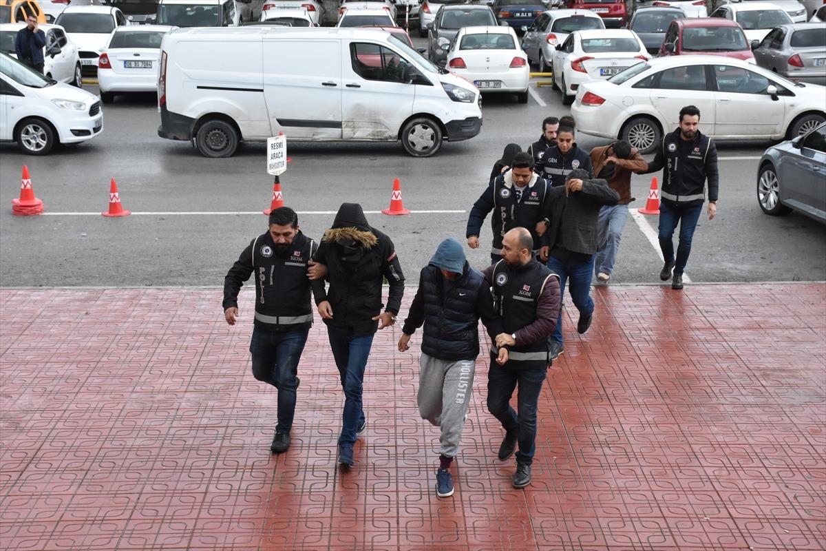 D&uuml;zensiz g&ouml;&ccedil;menlerin yurt dışına &ccedil;ıkışını organize eden 4 kişi tutuklandı