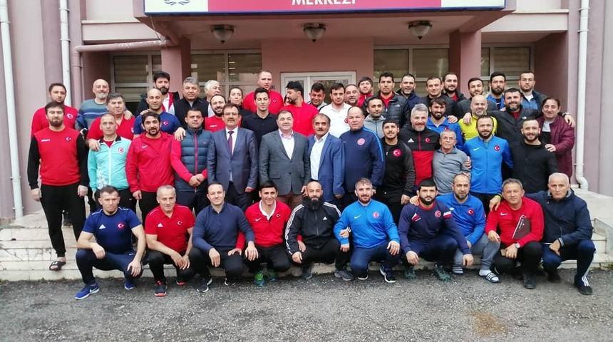 G&uuml;reş Milli Takım antren&ouml;rlerine y&ouml;nelik eğitim semineri başladı