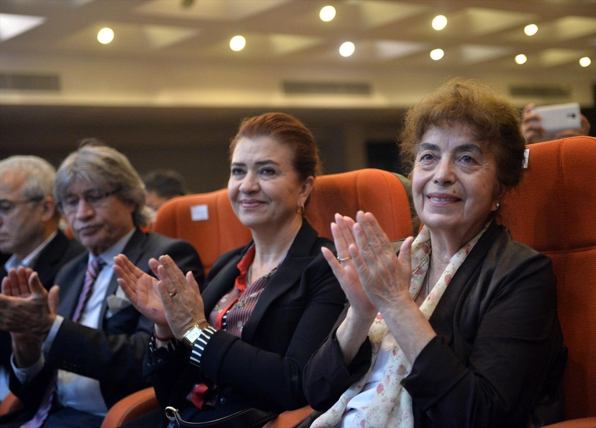 Yazar Nursel Duruel, Mersin Kenti Edebiyat &Ouml;d&uuml;l&uuml;'n&uuml;n sahibi oldu