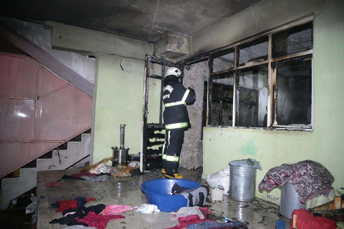 Kahramanmaraş'ta yangın &ccedil;ıkan evde mahsur kalan 3'&uuml; &ccedil;ocuk, ikisi hamile 7 kişi kurtarıldı