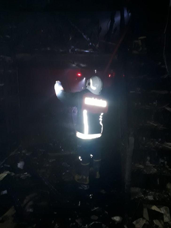 Tarsus'ta 500 iş yerinin bulunduğu sebze ve meyve halinde yangın G3