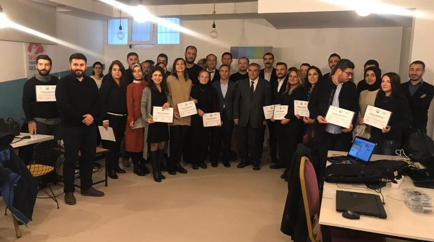 Kodlama ve robotik eğitici programında 60 &ouml;ğretmen sertifika aldı