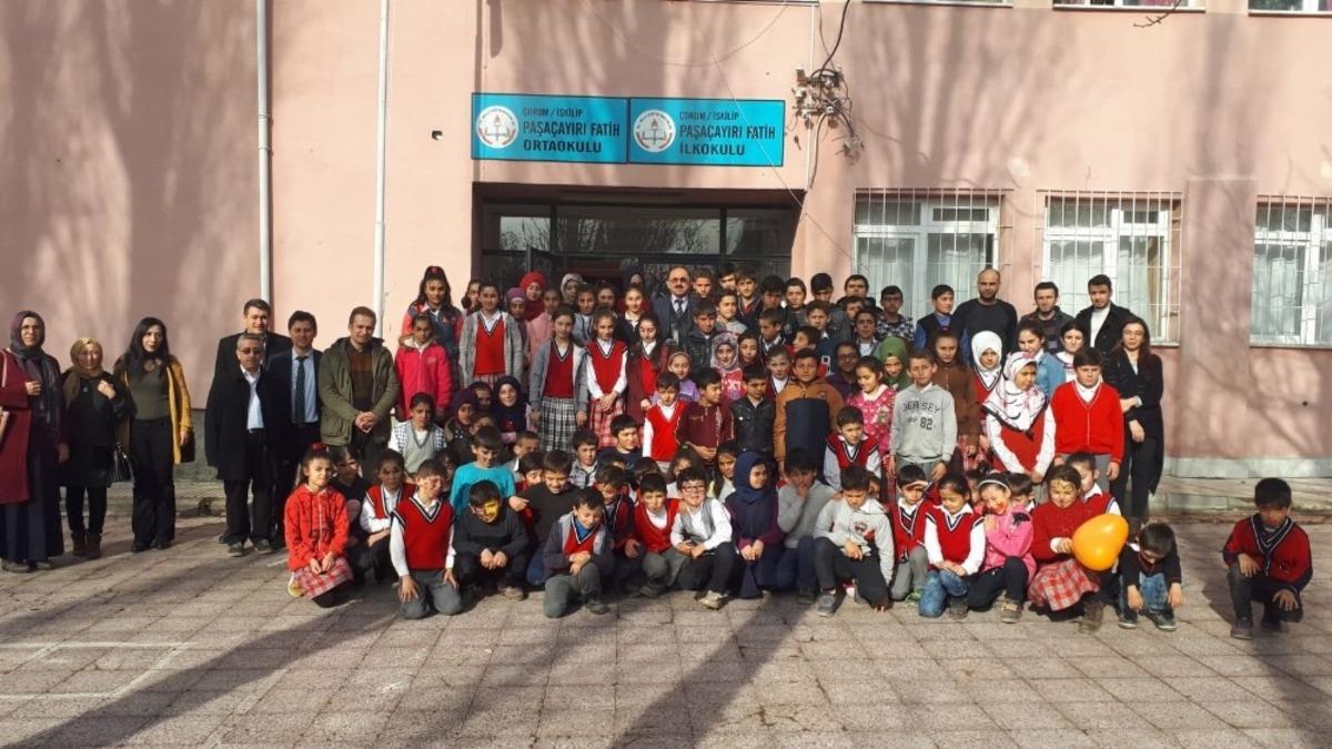 &Ouml;ğrencilerden kardeş okula yardım