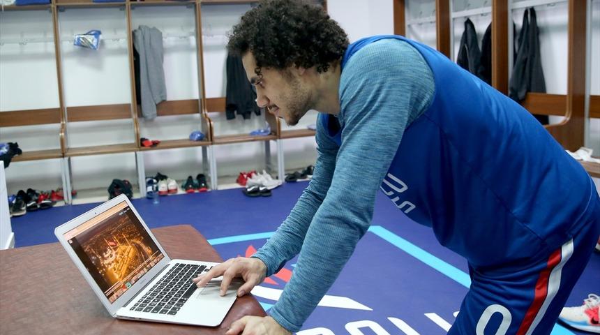 Shane Larkin, AA'nın "Yılın Fotoğrafları" oylamasına katıldı