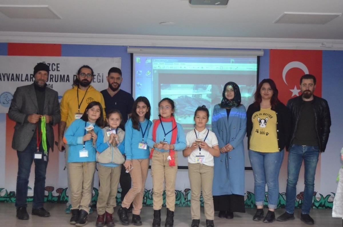 &Ccedil;ocuklara hayvan sevgisi aşılanıyor