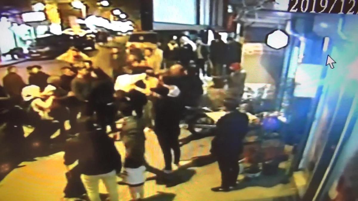 Esenyurt'ta kız ka&ccedil;ırma iddiası sonrası yaşanan kavga kamerada