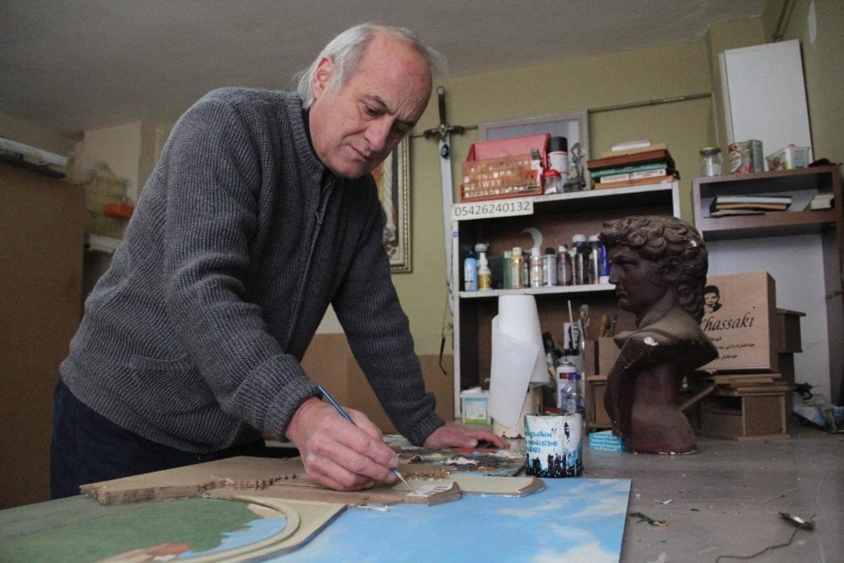 Ahşaba şekil veriyor