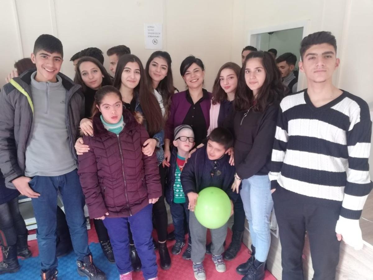 &Ccedil;&ouml;z&uuml;m Koleji&rsquo;nden engellilere anlamlı ziyaret