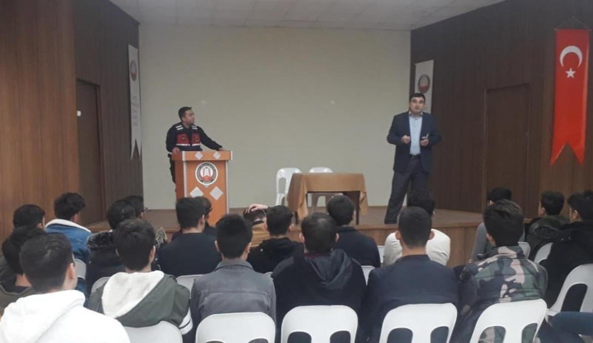 &Ouml;ğrencilere jandarma anlatıldı