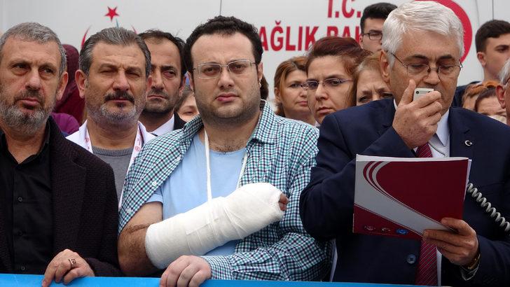 Hastanede doktora saldıran 2 kişi parmaklarını kırdı