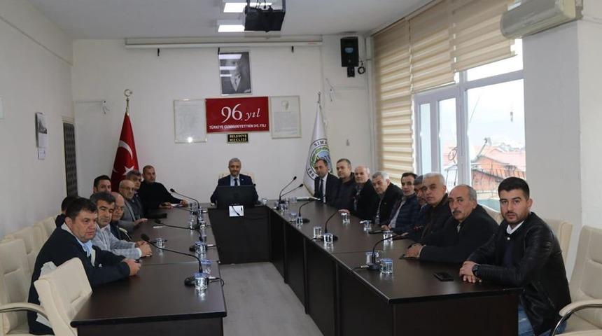 Başkan Bi&ccedil;er: "Acil hizmetleri muhtarlarımızla birlikte planlıyoruz"