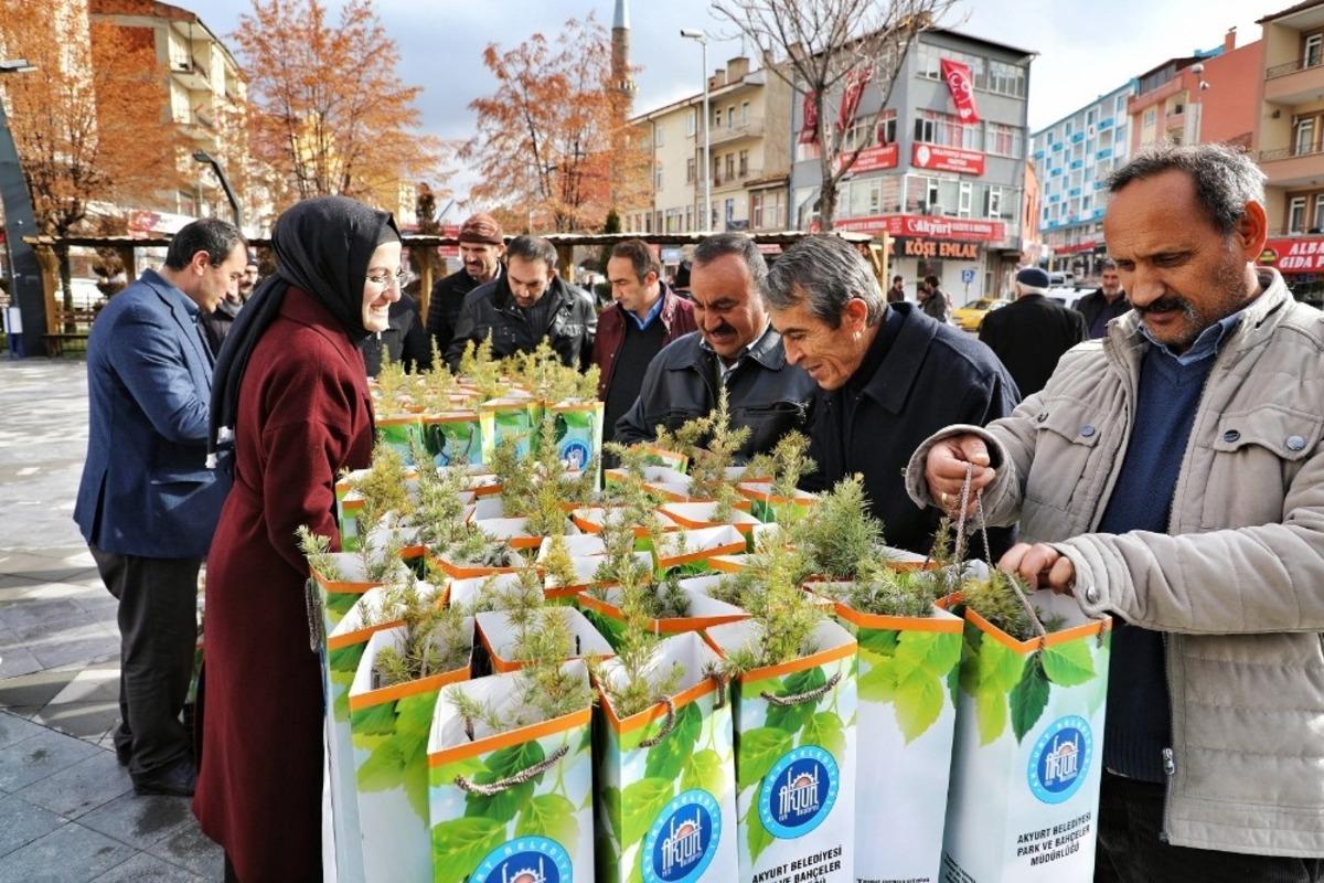 Akyurt Belediyesi&rsquo;nden 8 bin fidan