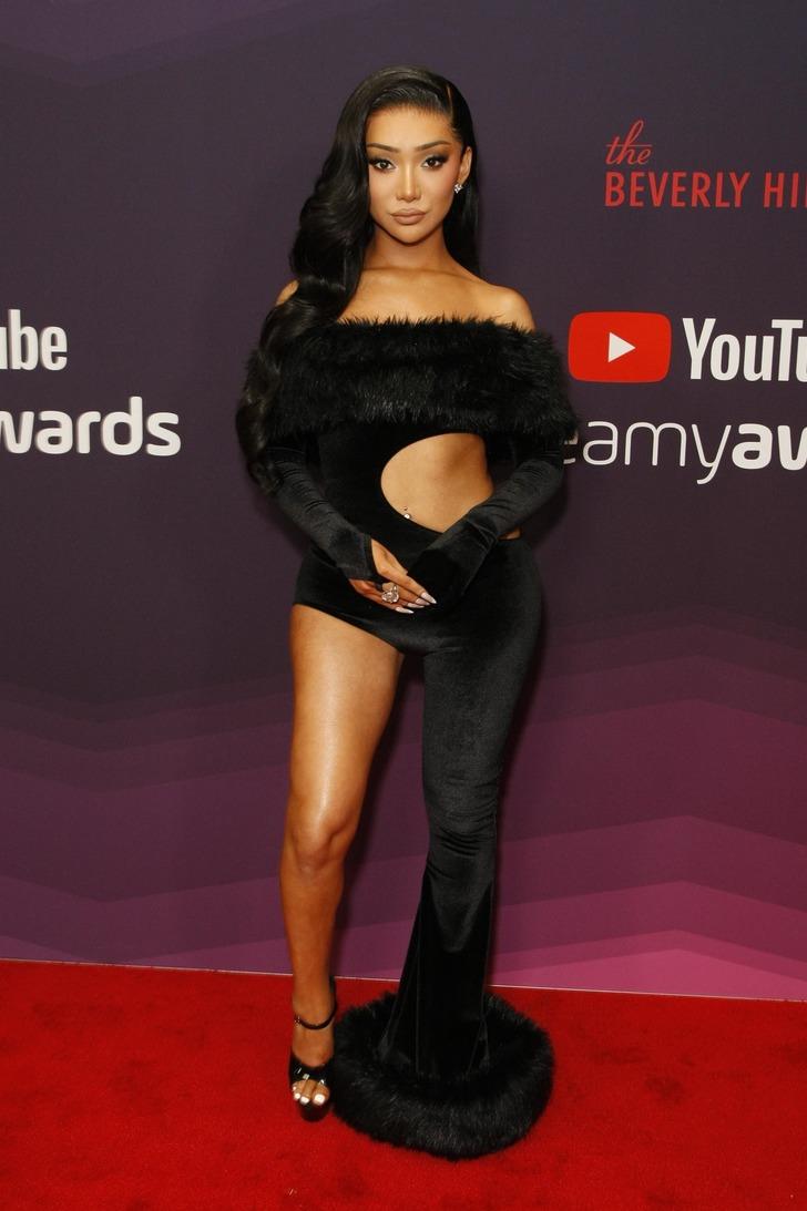 Yarısı yok! Kırmızı halıya damga vurdu G1