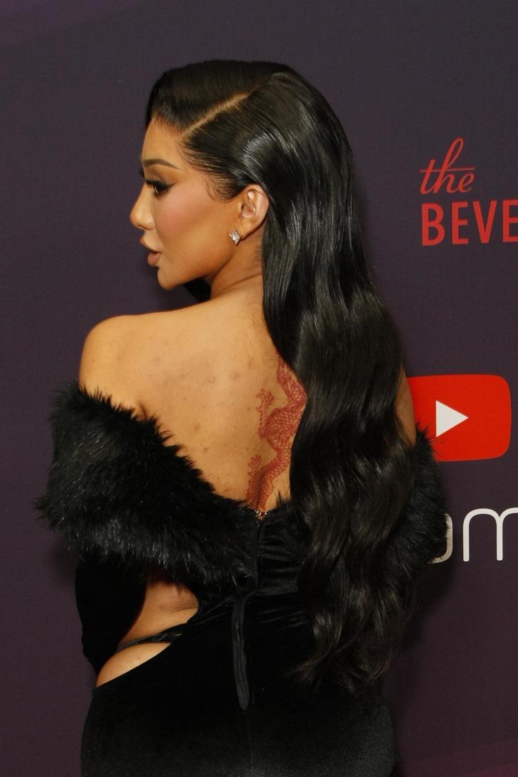 Yarısı yok! Kırmızı halıya damga vurdu G4