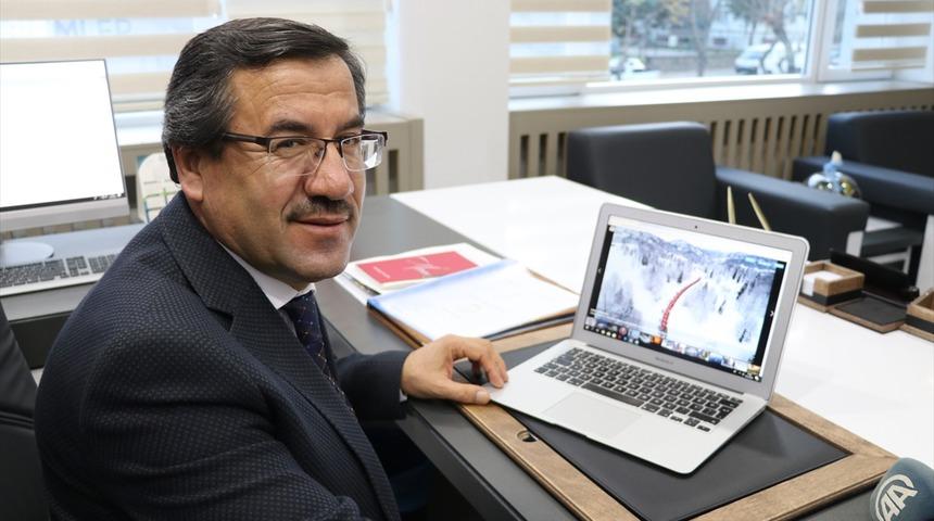 Isparta Uygulamalı Bilimler &Uuml;niversitesi Rekt&ouml;r&uuml; Diler, AA'nın "Yılın Fotoğrafları" oylamasına katıldı