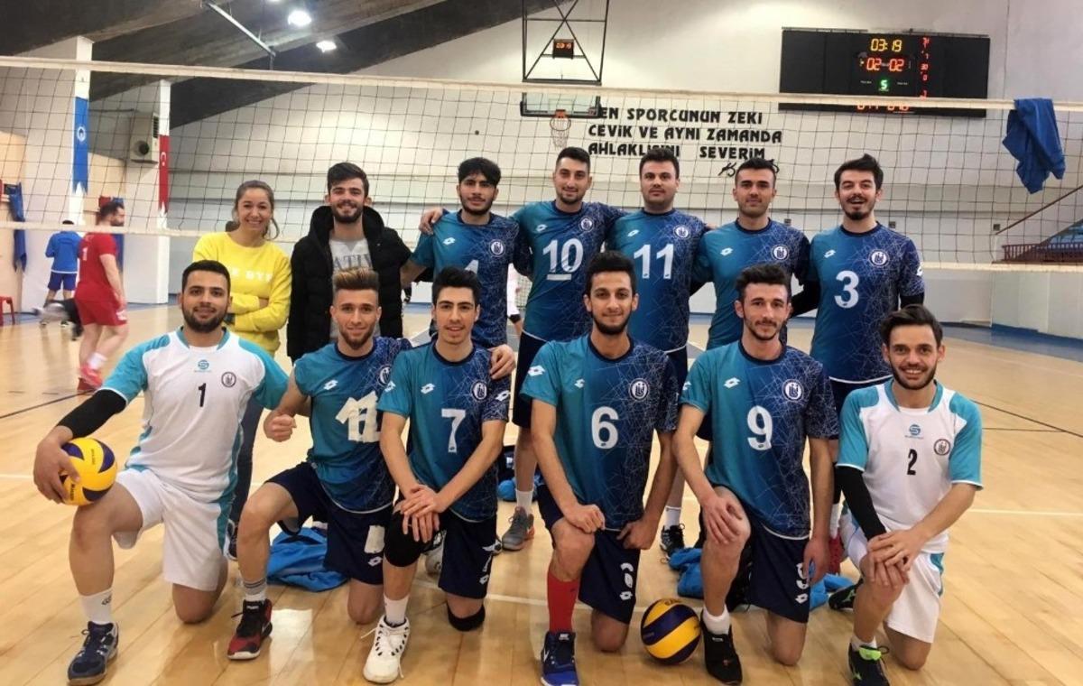 Bayburt &Uuml;niversitesi voleybol erkek takımı ikincilik elde etti
