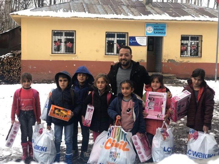 Bingöl’de 130 öğrenciye bot ve mont hediye edildi G2