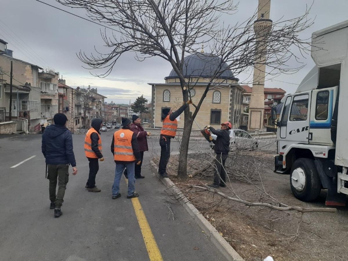 Nevşehir Belediyesi 350 Evler Mahallesinde &ccedil;alışmalarını s&uuml;rd&uuml;r&uuml;yor