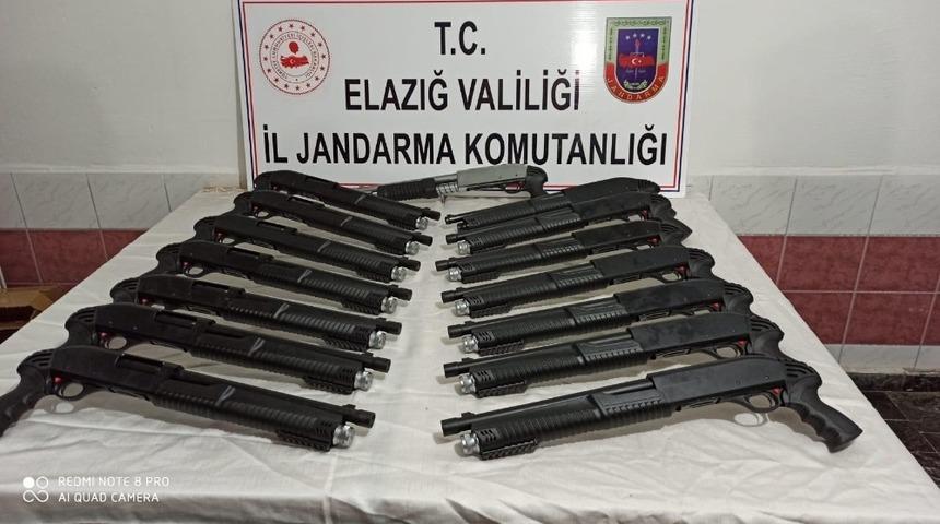 Elazığ’da jandarma  15 adet pompalı tüfek ele geçirdi