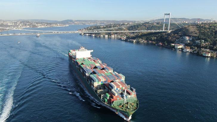 Dev gemiler peş peşe Boğaz'dan geçti G1