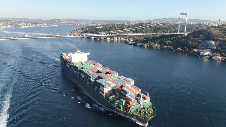 Dev gemiler peş peşe Boğaz'dan geçti G4