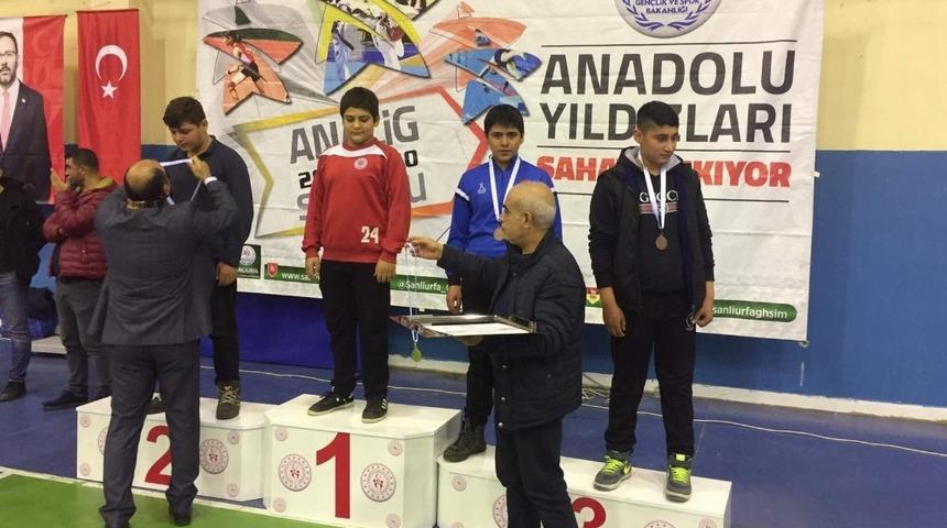 Siirtli güreşçiler minderden madalyayla döndü