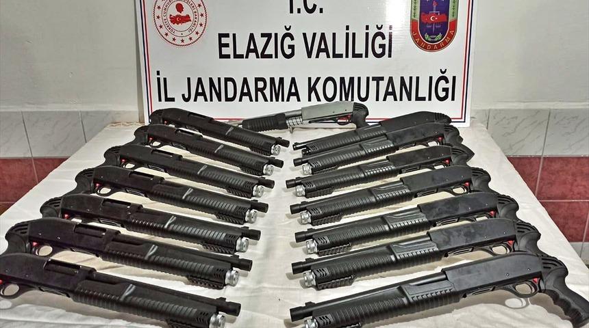 Elazığ'da 15 ka&ccedil;ak pompalı t&uuml;fek ele ge&ccedil;irildi