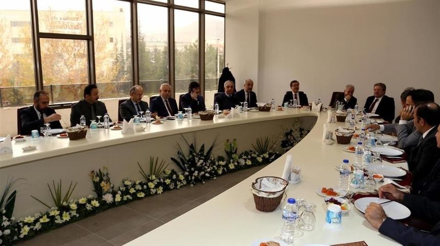 BE&Uuml; Rekt&ouml;r&uuml; Yardım, Rekt&ouml;rler &ccedil;alıştayına katıldı