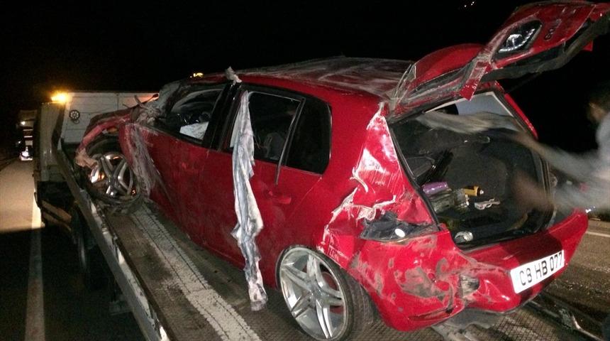 Artvin'de otomobil devrildi: 1 &ouml;l&uuml;, 2 yaralı