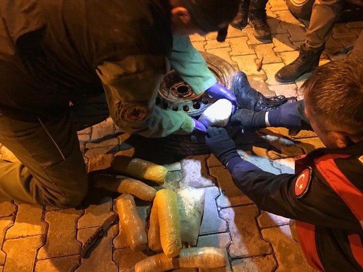 Van'da 8 kilo 590 gram uyuşturucu ele geçirildi G4