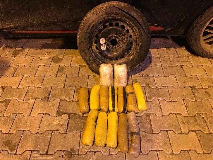 Van'da 8 kilo 590 gram uyuşturucu ele geçirildi G5