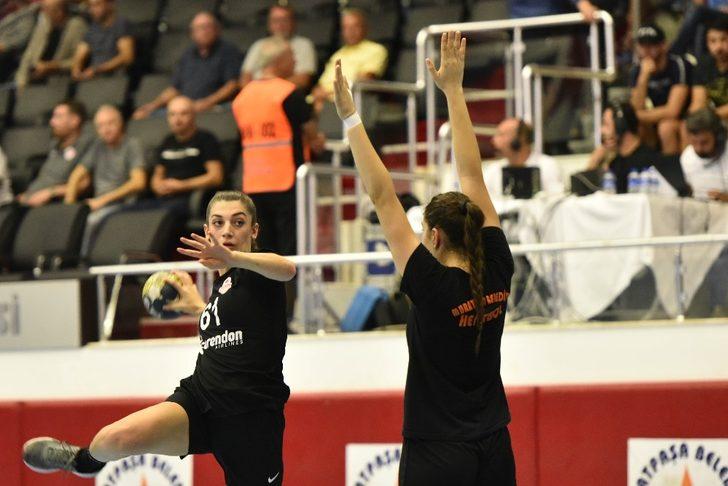 Kadın Hentbol takımında gençlik başarısı G1