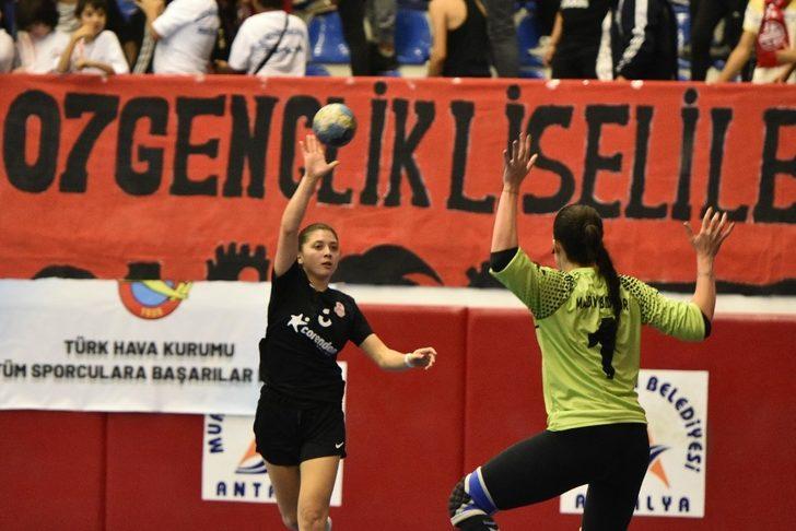 Kadın Hentbol takımında gençlik başarısı G4