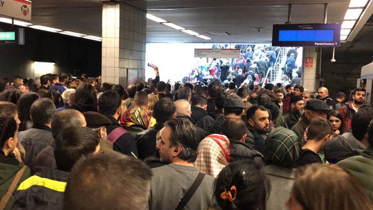 İstanbul'da bazı metro hatlarında arıza, yoğunluk yaşanıyor (1)  G3