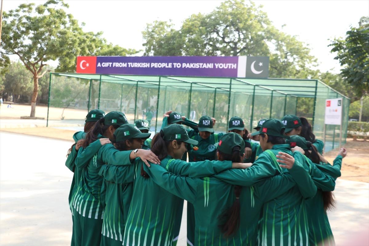 TİKA'dan Pakistanlı kız &ouml;ğrencilere kriket tesisi
