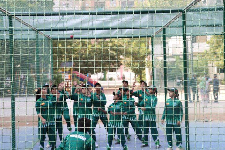 TİKA'dan Pakistanlı kız öğrencilere kriket tesisi G3