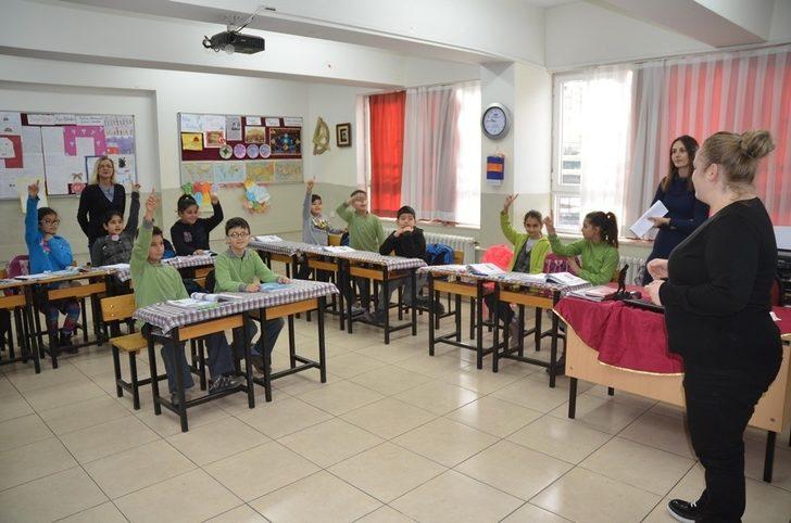 Kuşadası Belediyesi’nden ilkokul öğrencilerine geri dönüşüm eğitimi G2