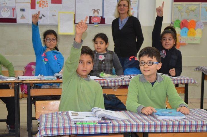 Kuşadası Belediyesi’nden ilkokul öğrencilerine geri dönüşüm eğitimi G3