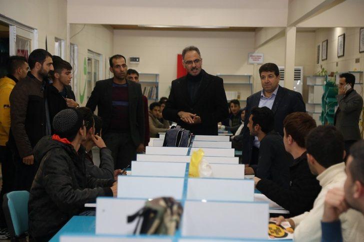 Kuş, sınavlara hazırlanan gençlerle bir araya geldi G2