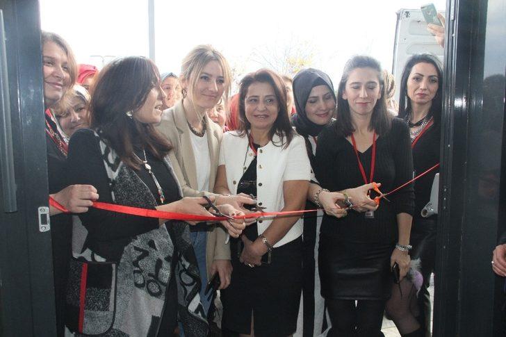 Dergiden çanta, gazeteden vazo yapıyorlar G1