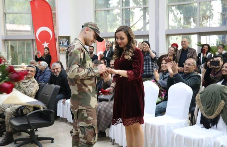 Yemin töreni sırasında evlenme teklif etti! Duygusal anlar G3