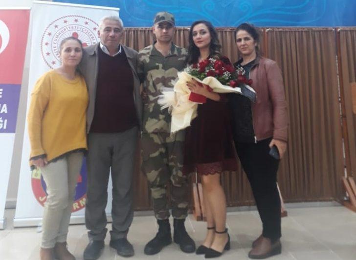 Yemin töreni sırasında evlenme teklif etti! Duygusal anlar G4