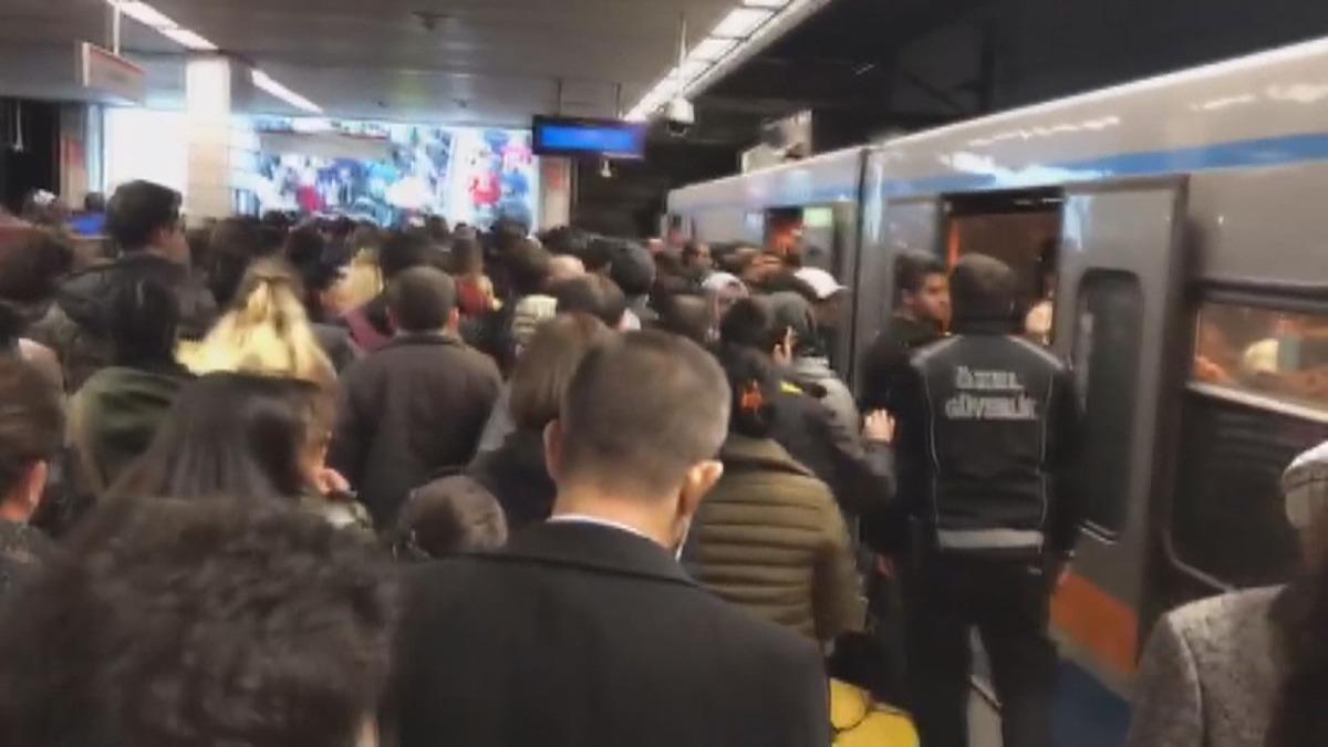 İstanbul'da metro arızası; duraklarda izdiham oluştu (2)&nbsp;