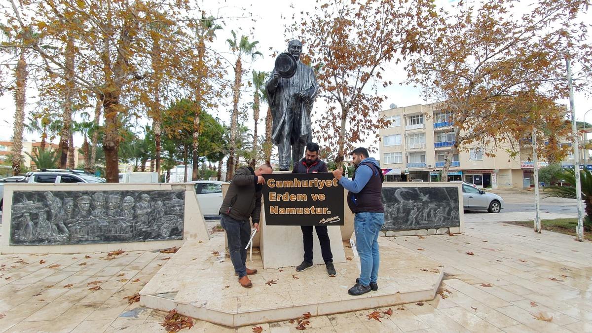 Atat&uuml;rk Anıtı'na &ccedil;irkin saldırıya tepki (2)