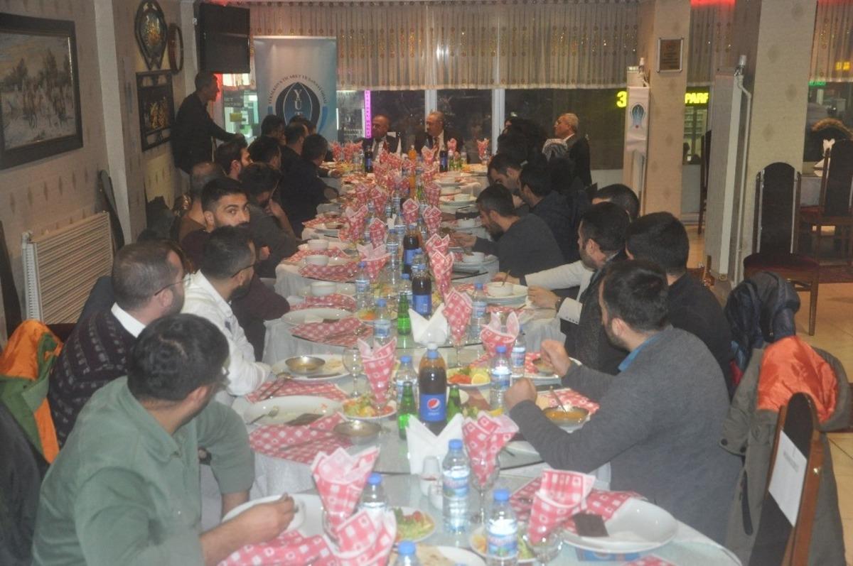 Başkan Pınar, mali m&uuml;şavir ve muhasebecilerle bir araya geldi