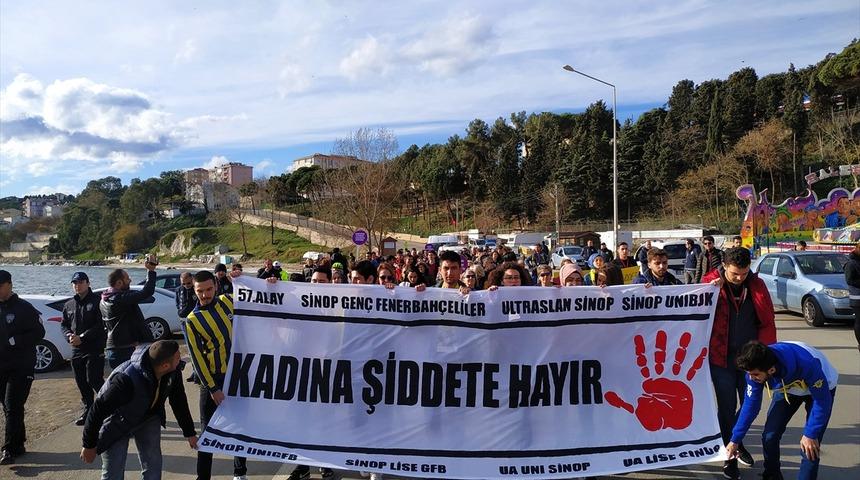 Sinop'ta, &ouml;ld&uuml;r&uuml;len &uuml;niversite &ouml;ğrencisi Ceren &Ouml;zdemir anısına y&uuml;r&uuml;y&uuml;ş d&uuml;zenlendi