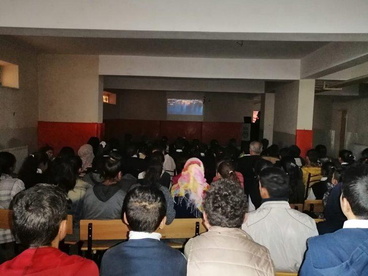 Çaldıran Belediyesi 19 bin 500 öğrenciyi sinema ile tanıştırdı G1