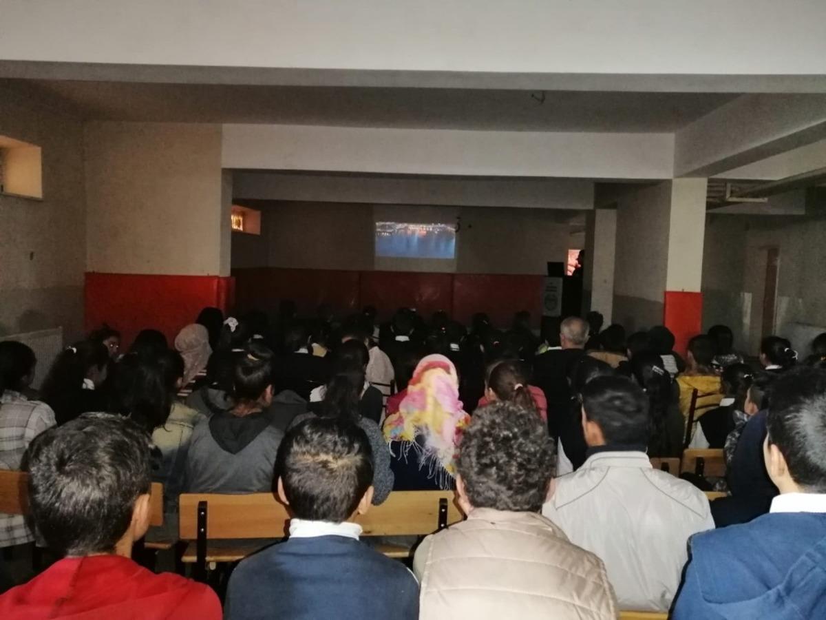 &Ccedil;aldıran Belediyesi 19 bin 500 &ouml;ğrenciyi sinema ile tanıştırdı